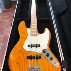SX Fretless Jazz Bass