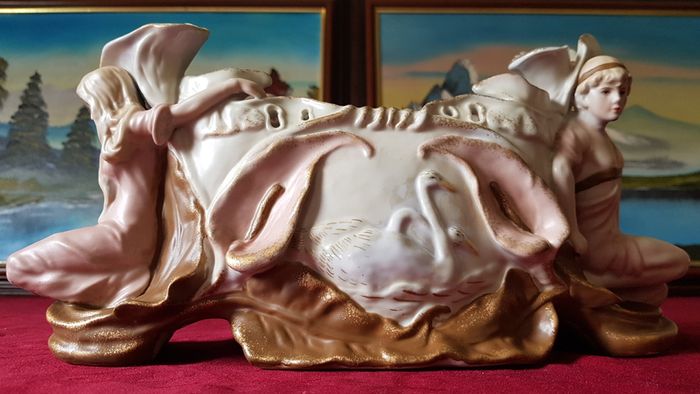Circa 1897-1906 Collector's Piece Antique  Ernst Wahliss Depose EW Turn Wien Large Porcelain Centerpiece Vase / Jardiniere  Made In Austria