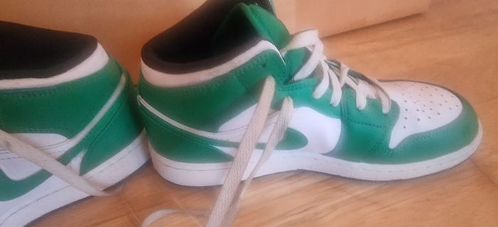 Air Jordan 1 Mid size 3.5