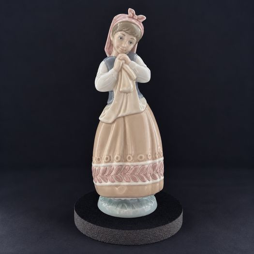 Lladro Blushfull Girl