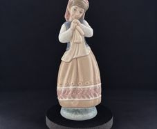 Lladro Blushfull Girl