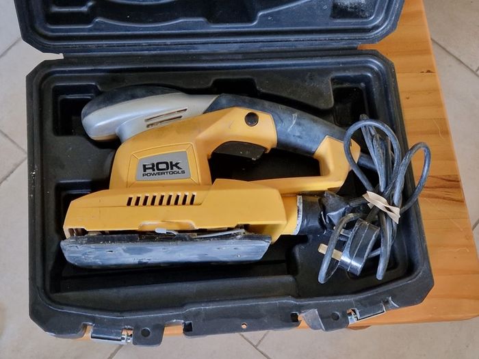 ROK Powertools Sander, Model WSSC200, in Hard Case, Excellent condition