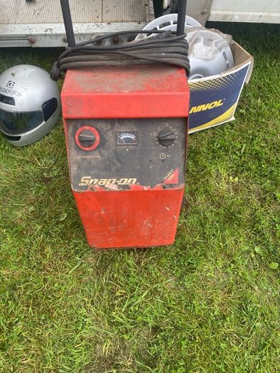 snap on battery charger