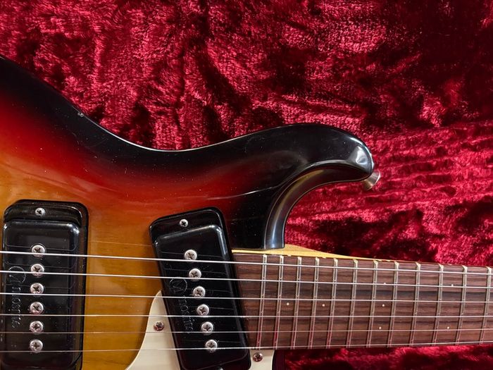 Mosrite Ventures Mini Sunburst 1990's