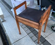 piano stool