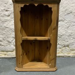 Vintage pine hanging corner shelf unit.