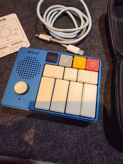 Hichord pocket audio synthesiser