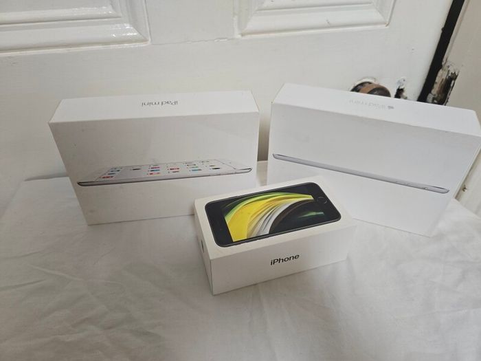 ipad  Mini and iphone  Boxes