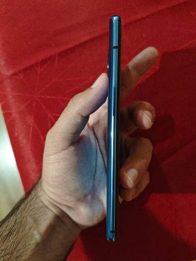 OnePlus 7T with original box and charger