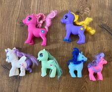 6 Kids Pony Figures / Toys