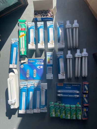 Selection of UNUSED light bulbs (Philips)