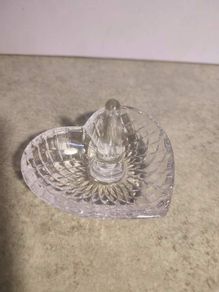 Hart Shape Crystal Ring Holder. No 31.