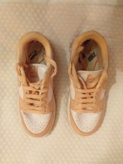 Girls Nike Trainers Size 35 Eu/uk 2.5