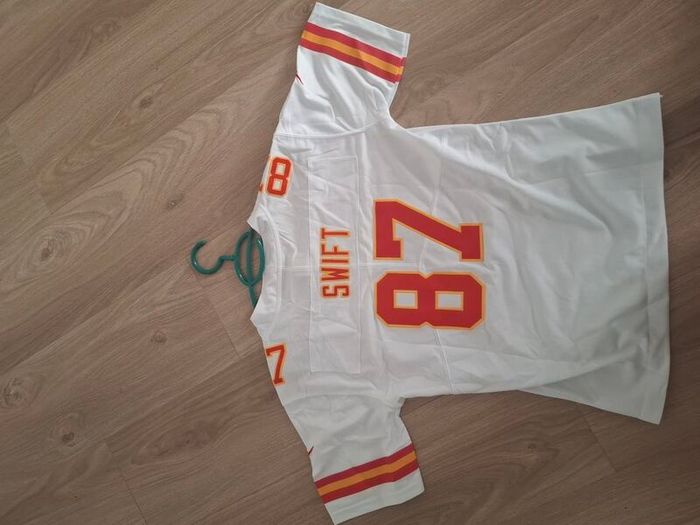 Custom Taylor Swift / Travis Kelce Kansas City Chiefs Jersey - Women's Small/meduim