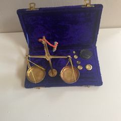Vintage miniature brass weighting scales set