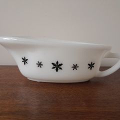 Vintage 1958 Pyrex JAJ gravy boat Snowflake