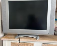 tv. slim back . 20 inch Beko LCD. NR20L B450. No remote. Working .
