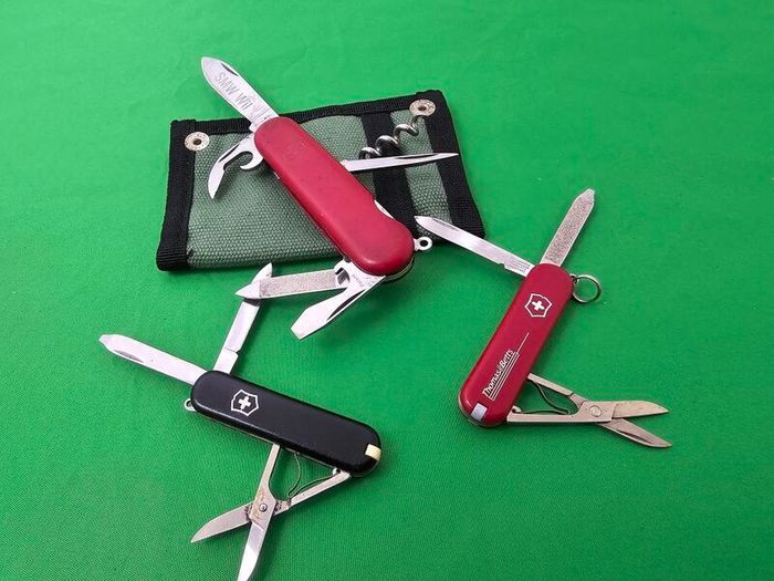 Victorinox Wenger Swiss Army Knife Bundle with Small Edc wallet