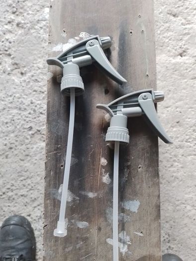 Spray triggers