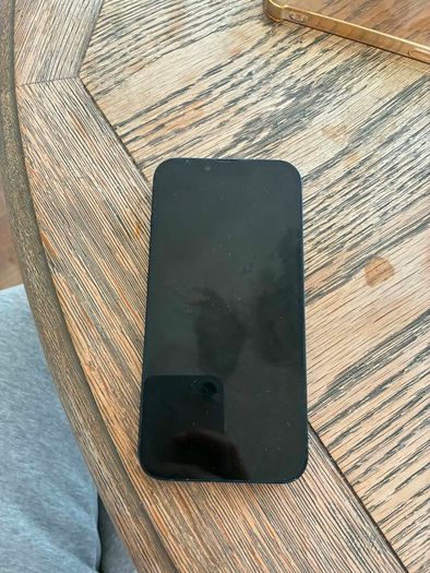 iPhone 14 midnight blue