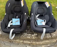 2  Maxi- Cosi CabrioFix car seats and ISOFIX base