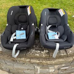2  Maxi- Cosi CabrioFix car seats and ISOFIX base