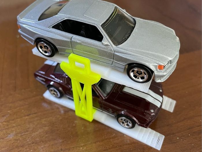 Hot Wheels 1:64 scale car lift