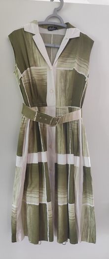 Stunning Vintage Dress!!! With original belt