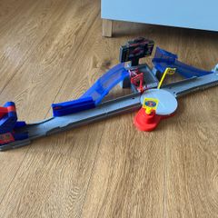 Disney Pixar Cars Piston Cup Stunting Speedway Playset