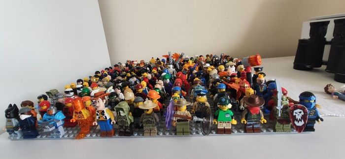 LEGO Collection (2011-2018) Mixed Figures & Bricks, Blue Ninjago NRG Zane figure with his spinner.