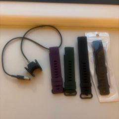 Fitbit charge 4 straps and charging cable