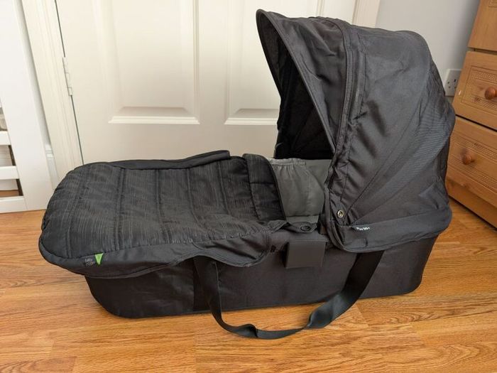 Baby jogger carrycot / bassinet for double buggy
