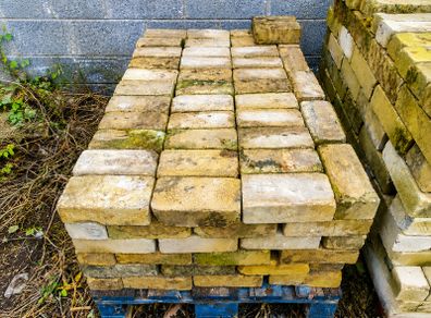 Reclaimed Yellow/Cream Bricks