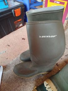 2 pairs of boys Wellies
