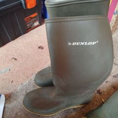 2 pairs of boys Wellies