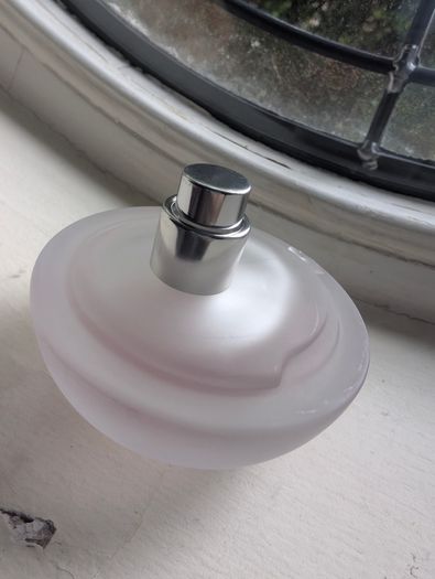 DkNY perfume