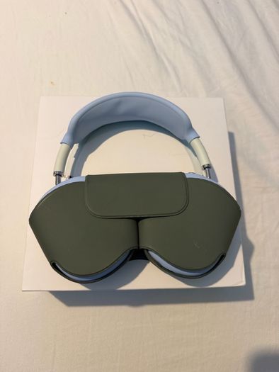Airpods Max (Lighting) - Amazing Condition