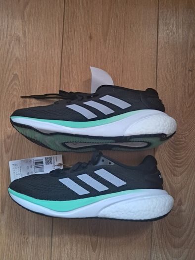 NEW Adidas Trainers - Size 6.5