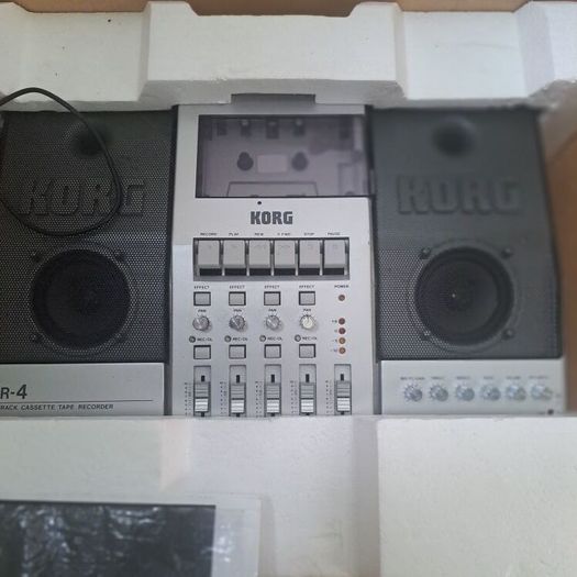CR-4 4 track cassette Tape Recorder