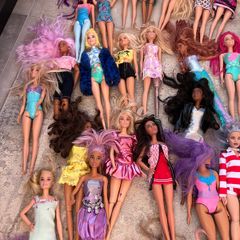 Barbie dolls, 43 in total