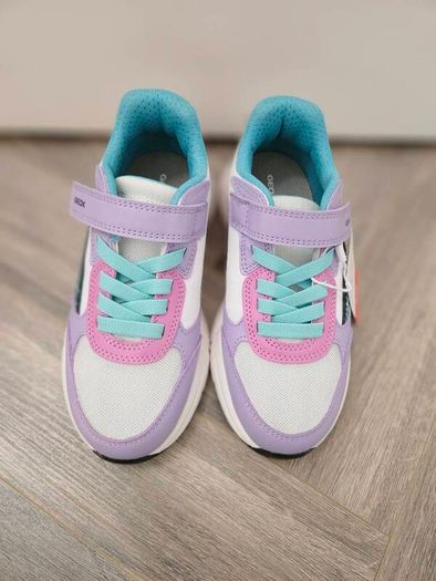 Girls trainers