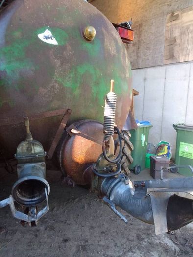 Slurry spreader with raingun