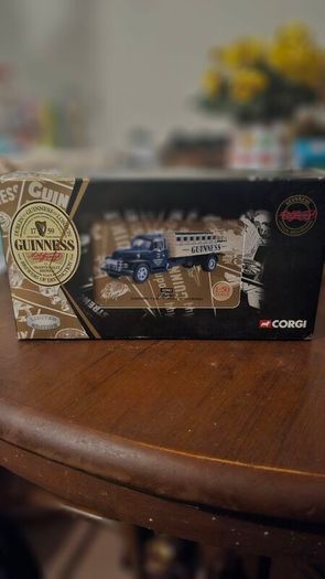 corgi Guinness diamond t 620 dropside with crates