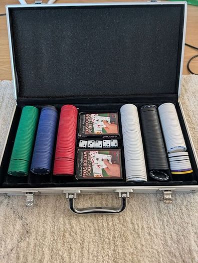 Full Poker Set in Metal Case