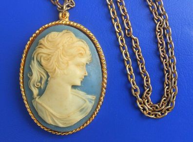 A nicely made and attractive PORTRAIT CAMEO pendant with neck chain