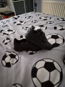 Boys adidas runners black