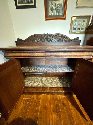 Antique Mahogany Veneer Sideboard / Chiffonier