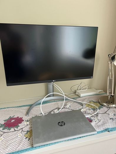 LG UHD monitor 27"