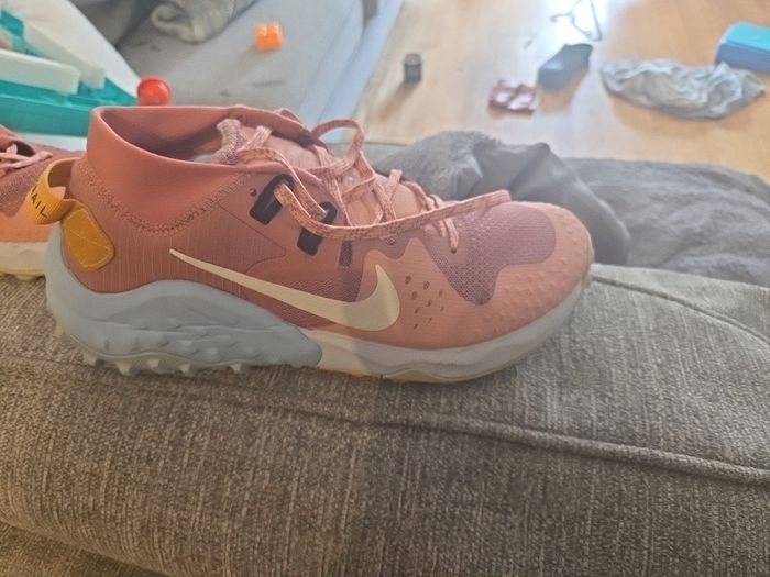 nike trail(will sell all 3 pairs of trainers for 50e if they go together)