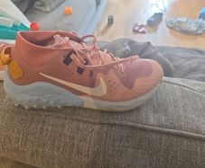 nike trail(will sell all 3 pairs of trainers for 50e if they go together)